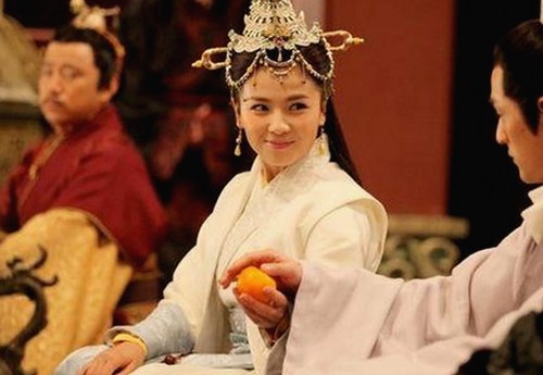 国产影视新风潮：熟女韵味与科技力量的双重魅力