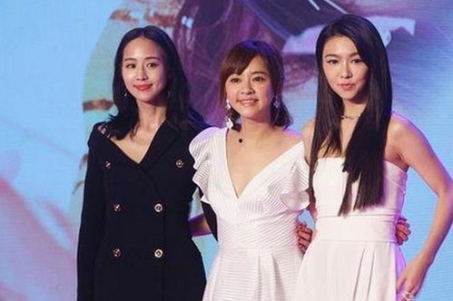 从“情侣对白”到舆论焦点，明星情侣的“甜蜜”套路被拆穿？